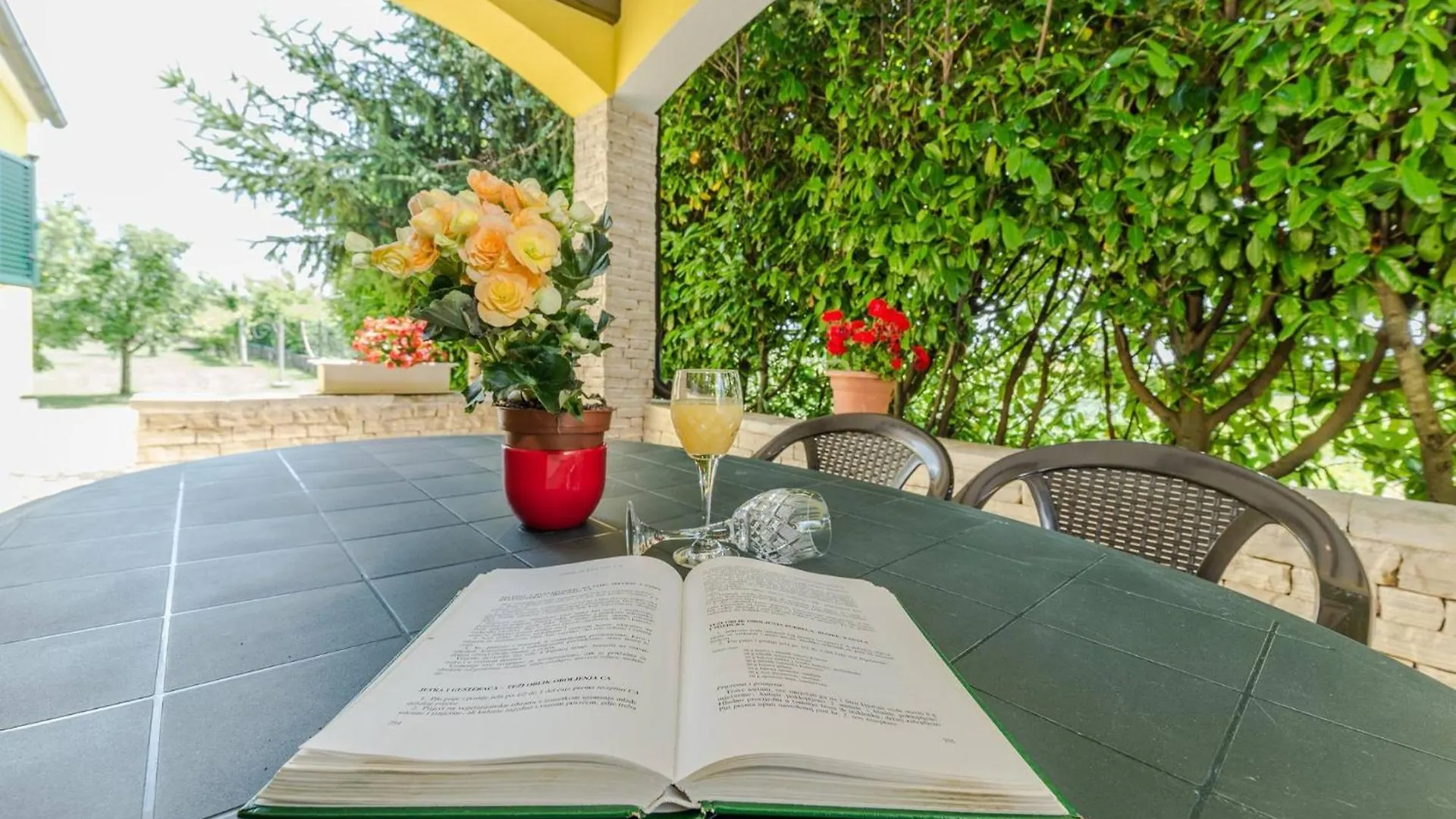 Villa Ana With Private Pool And Large Garden- By Ta Leut Agency Policnik