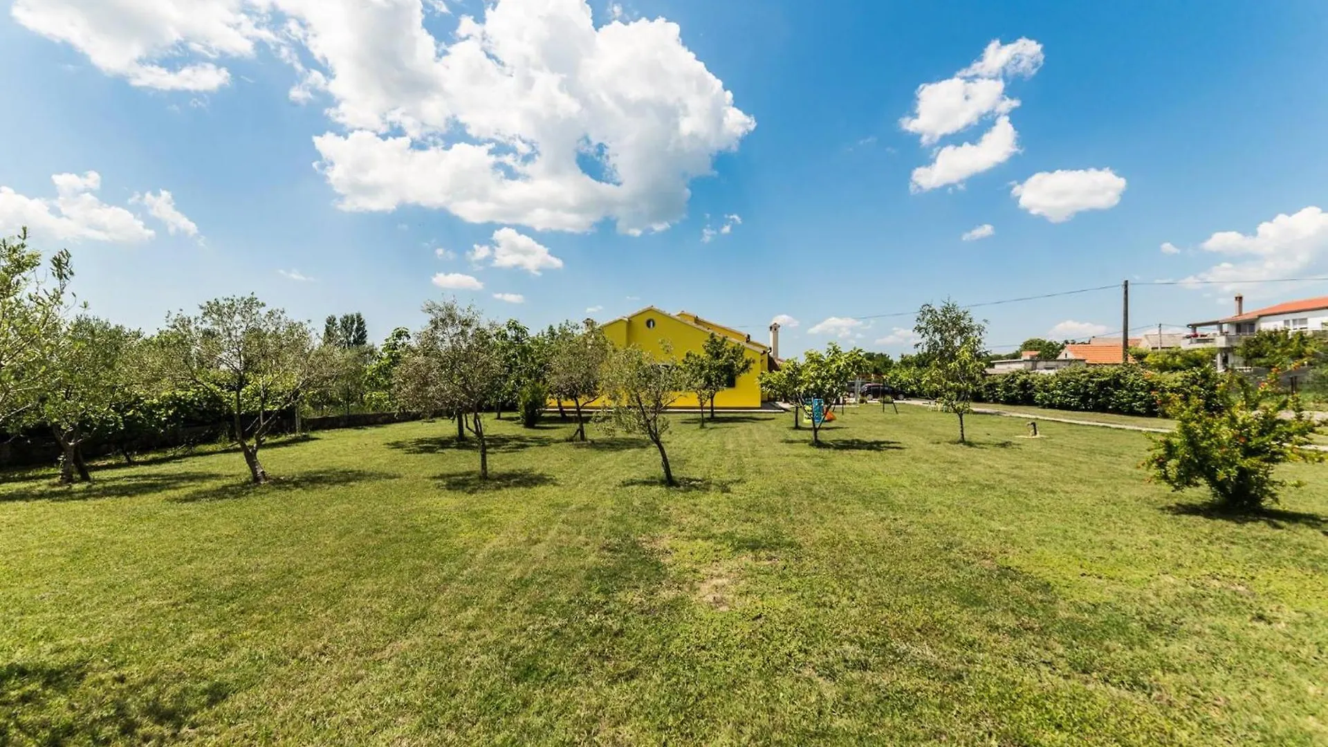 Villa Ana With Private Pool And Large Garden- By Ta Leut Agency Policnik