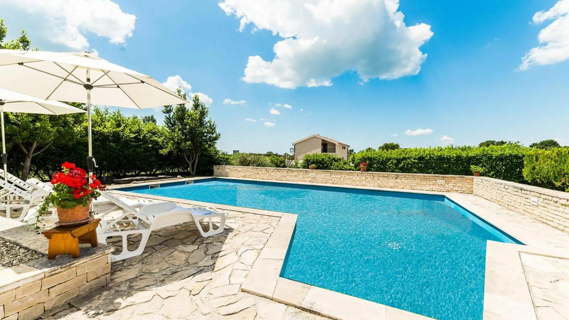Villa Ana With Private Pool And Large Garden- By Ta Leut Agency Policnik