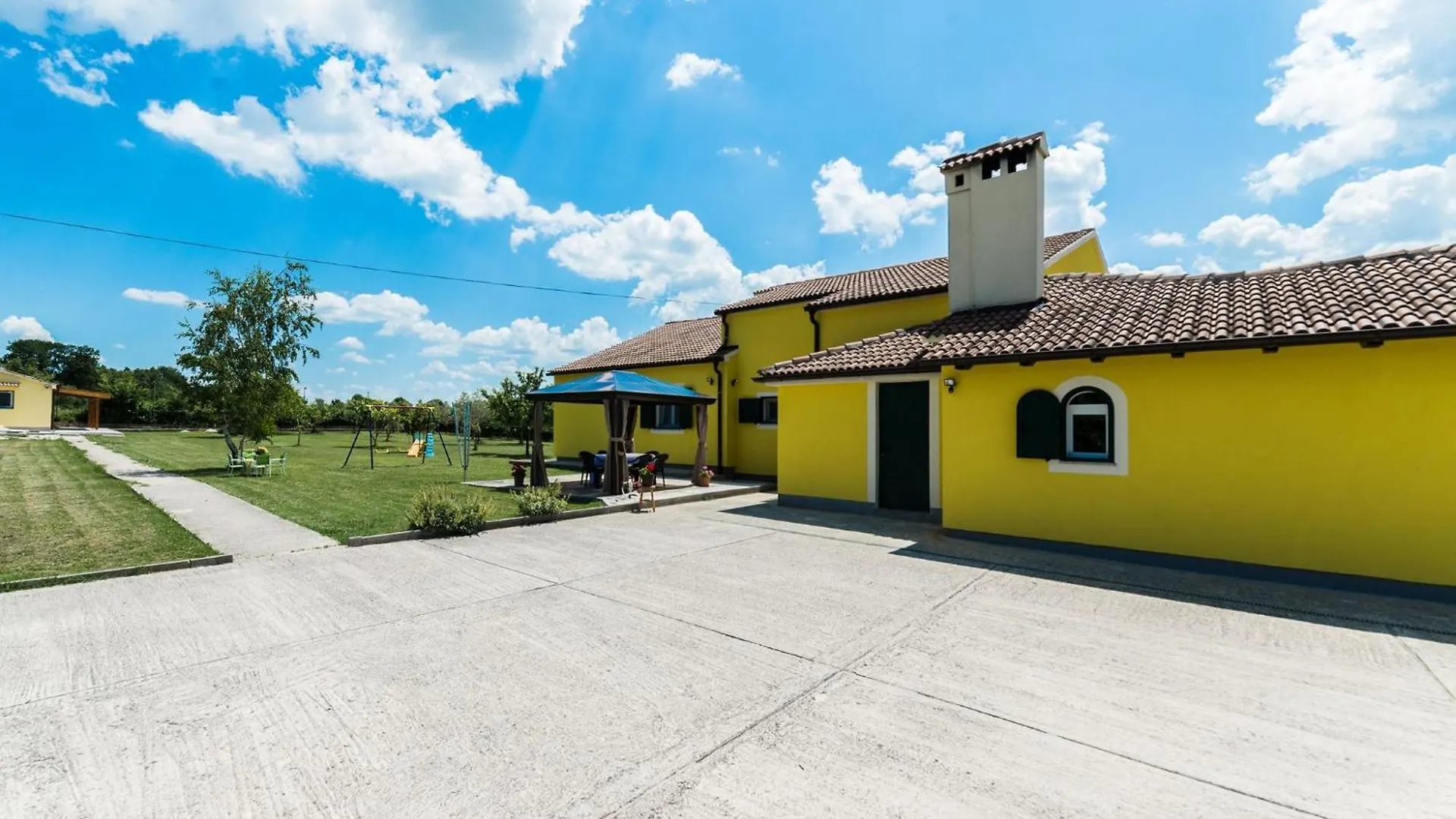 Villa Ana With Private Pool And Large Garden- By Ta Leut Agency Policnik